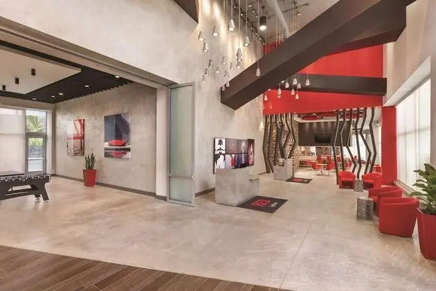 Radisson RED Miami Airport - Lobi
