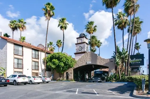 Radisson Suites Hotel Anaheim - Buena Park