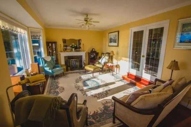 Rae Leigh Heights BnB - Lobi