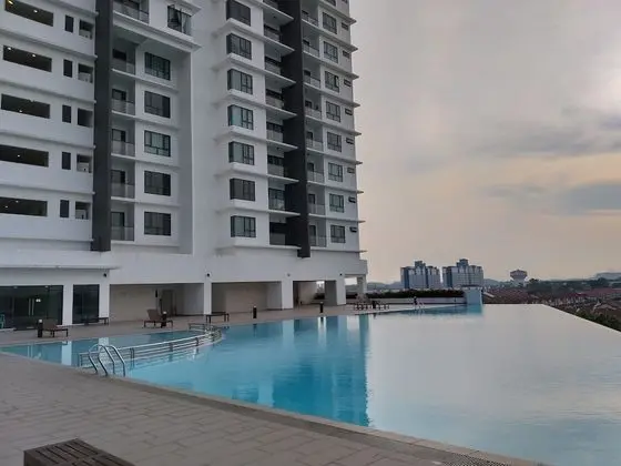 Raffles Suites Homestay - Havuz