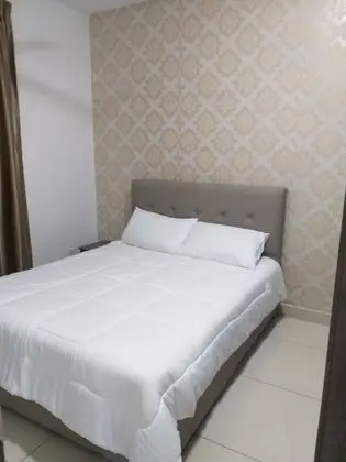 Raffles Suites Homestay - Oda