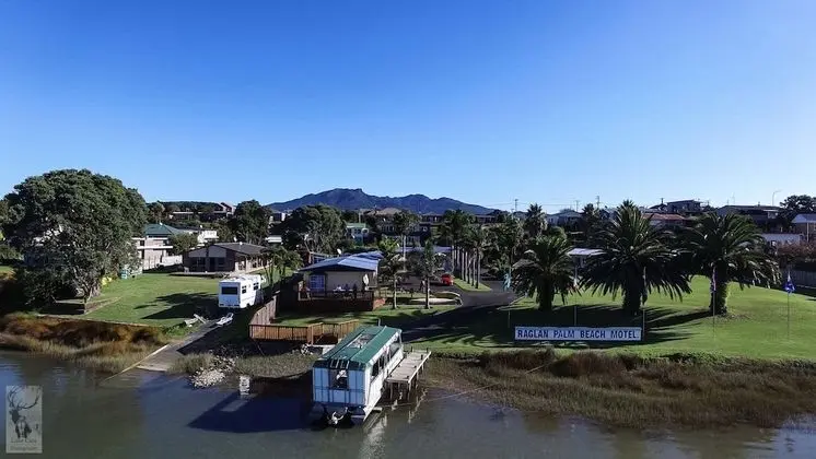 Raglan Palm Beach Motel - Plaj