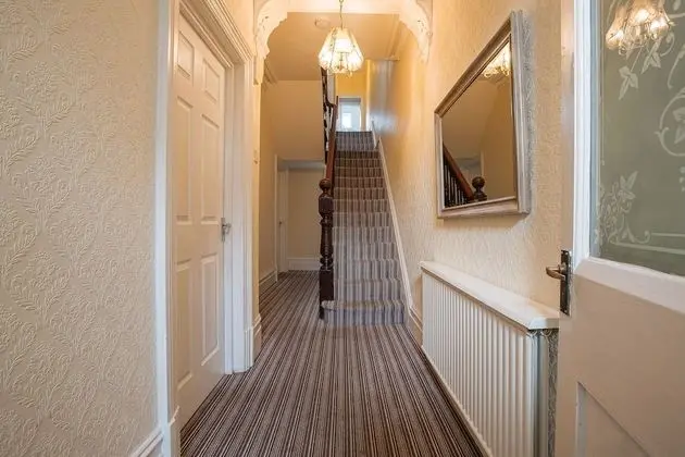 Raikes Parade Victorian Home - Lobi