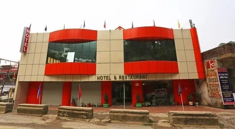 The Raikwals Hotel and Restaurant - Dış Mekan