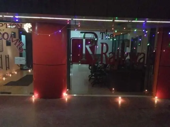 The Raikwals Hotel and Restaurant - Dış Mekan