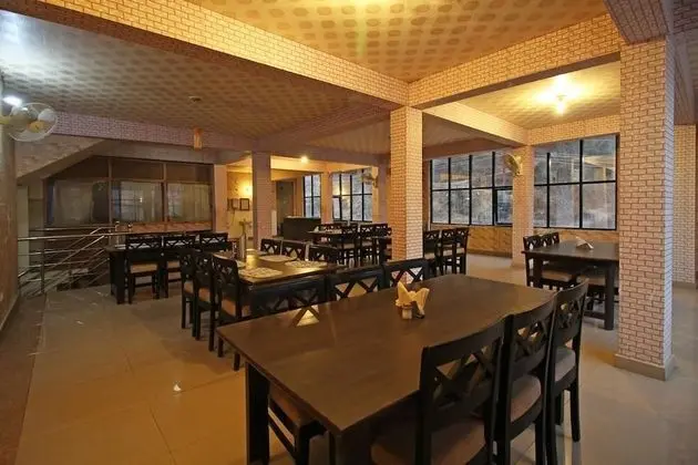 The Raikwals Hotel and Restaurant - Yerinde Yemek