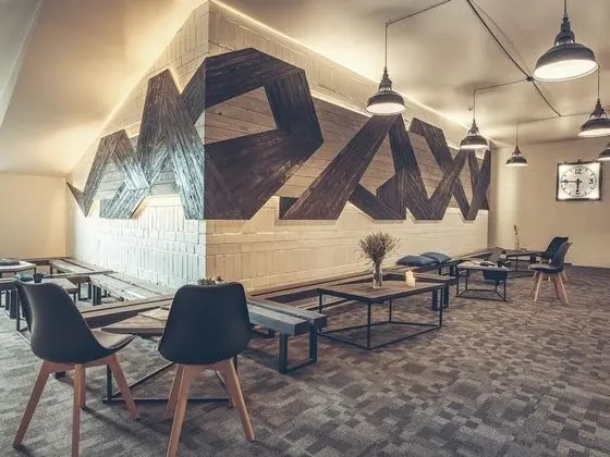 Railway Apartments - Lobi