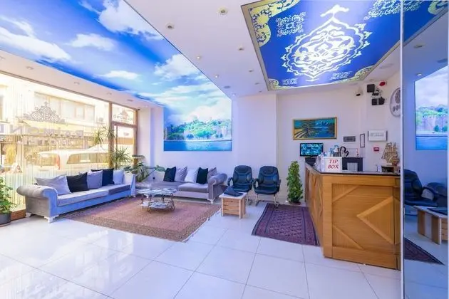 Raimond Hotel - Lobi