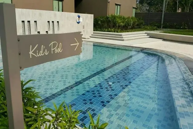 Rain by Lazy Sea Beach House - Havuz