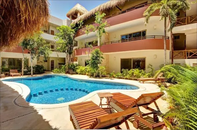Rainbow Penthouse 2 bedrooms sleeps 5 - Havuz