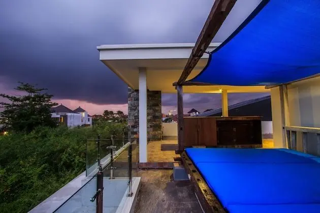 Villa Rainbow Runner