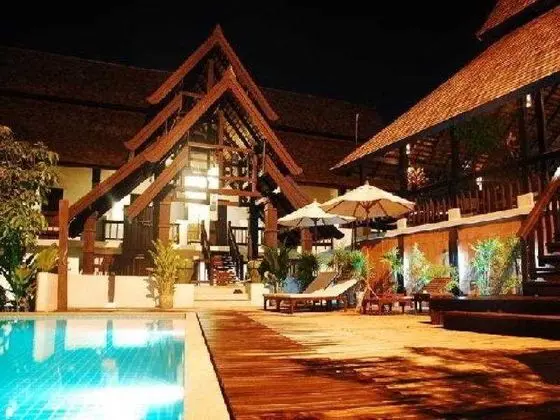 Rainforest ChiangMai Hotel - Havuz