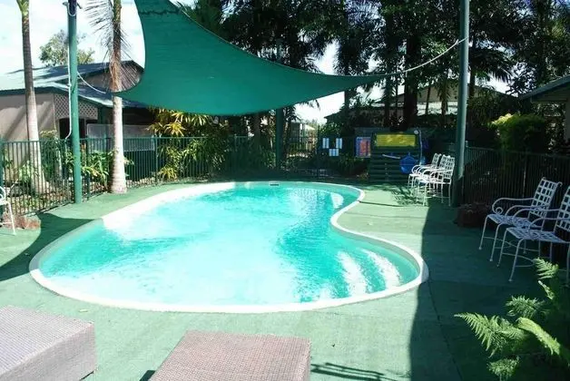 Rainforest Motel - Havuz