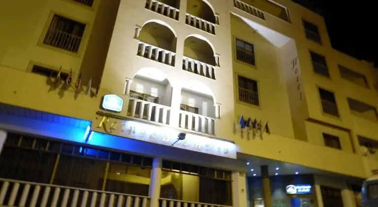 Rainha D. Amelia, Arts & Leisure