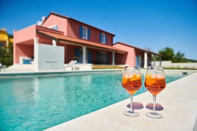 Rainis Hill Top Villa - Havuz