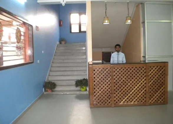 Rains Inn Eco Hotel - Lobi