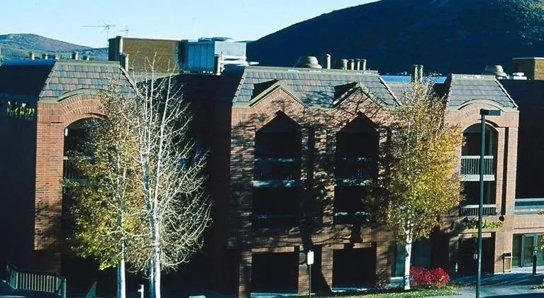 Raintree's Park Plaza Park City