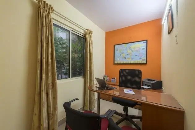 Hotel Raj Comforts - Golf View - Lobi