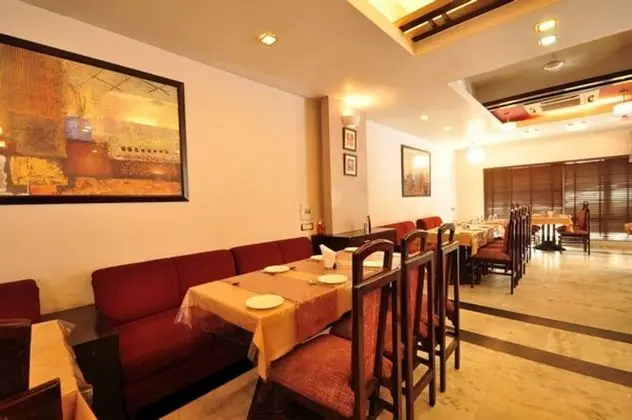 Hotel Raj Darbar - Yerinde Yemek