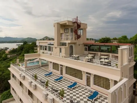 Raj Kuber - A Boutique Lake View Hotel