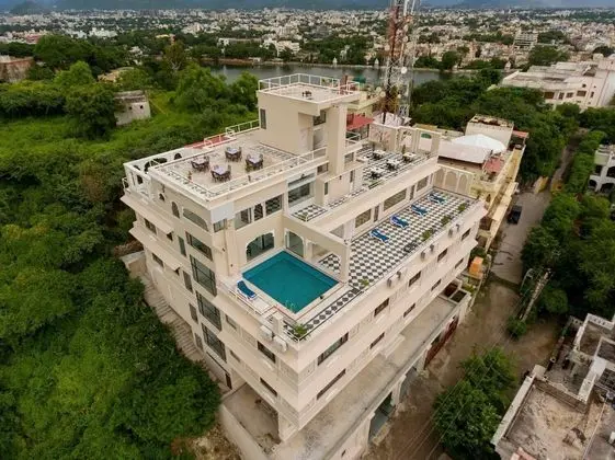 Raj Kuber - A Boutique Lake View Hotel - Dış Mekan