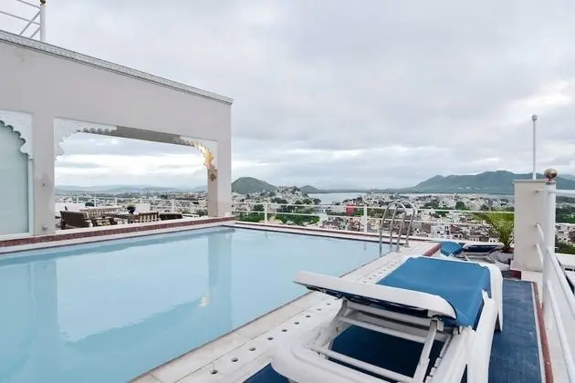 Raj Kuber - A Boutique Lake View Hotel - Havuz