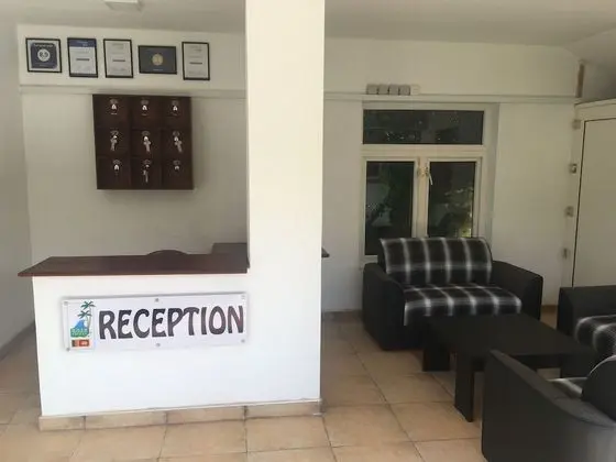 Raja Beach Hotel - Lobi