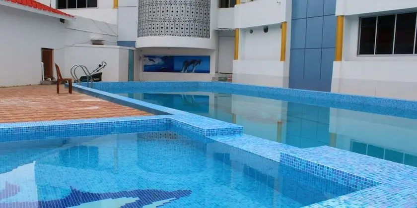 Rajhans Hotel and Resort - Havuz