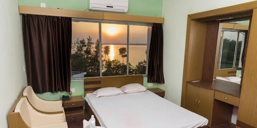 Rajhans Hotel and Resort - Oda