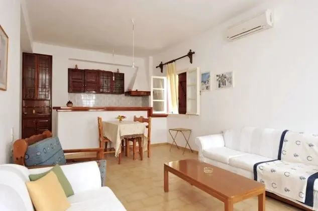 Rallis Apartments - Oda Düzeni