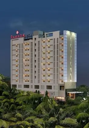 Ramada by Wyndham Ahmedabad - Dış Mekan