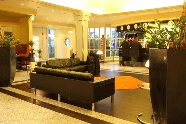 Ramada by Wyndham Bottrop - Lobi