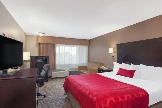 Ramada by Wyndham Fresno North - Oda
