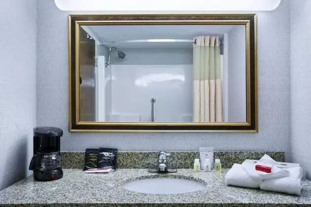 Ramada Hotel &Conference Center by Wyndham Lansing