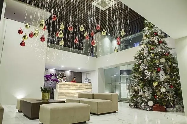 RAMADA ENCORE MAKATI - Lobi