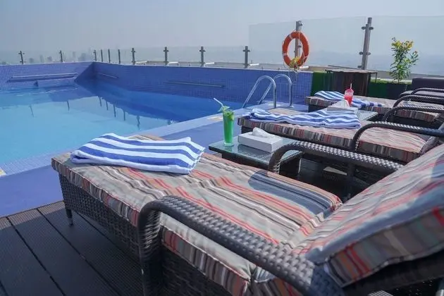Ramada Encore by Wyndham Kuwait Downtown - Havuz