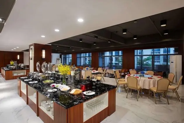 Ramada Encore by Wyndham Qionghai Downtown - Yerinde Yemek
