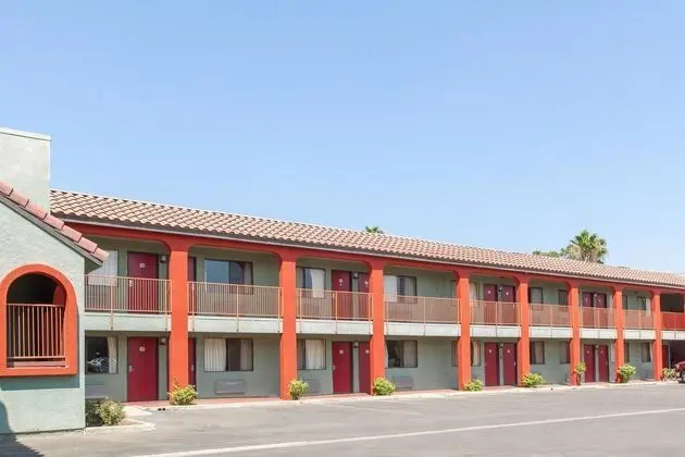 Ramada Limited Bakersfield Central - Dış Mekan