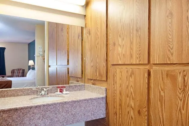 Ramada Limited Bakersfield Central - Genel
