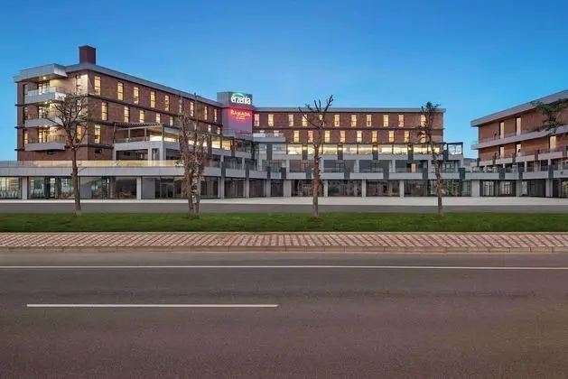 Ramada Plaza By Wyndham Batman - Dış Mekan