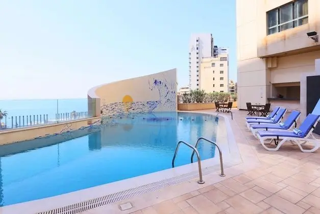 Ramada Plaza by Wyndham Beirut Raouche - Havuz