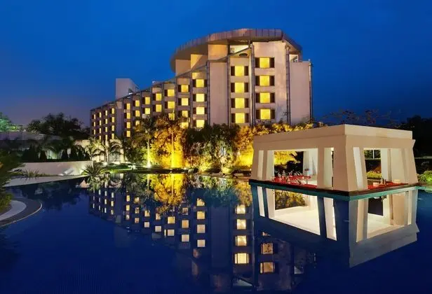 Ramada Plaza by Wyndham JHV Varanasi - Dış Mekan