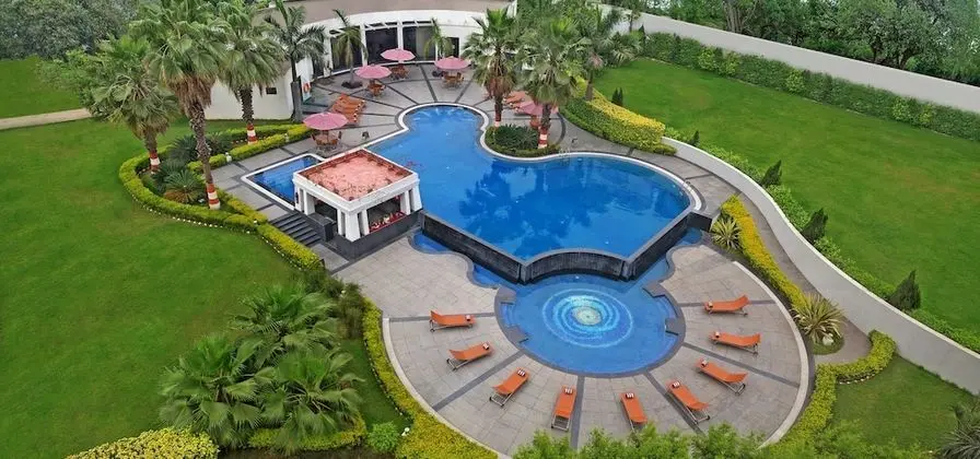 Ramada Plaza by Wyndham JHV Varanasi - Havuz
