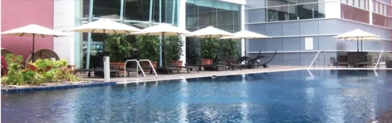 Ramada Plaza by Wyndham Pune Hinjewadi - Havuz