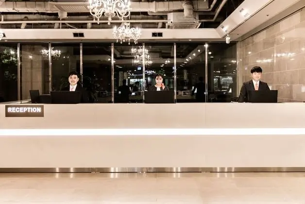 Ramada Hotels & Suites Seoul Namdaemun - Lobi