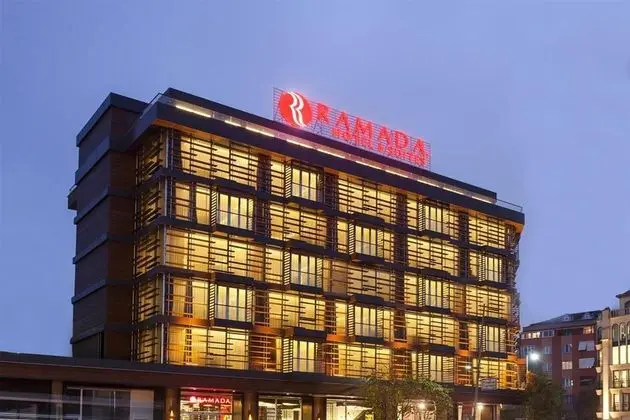 Ramada Hotel & Suites by Wyndham Istanbul Sisli - Dış Mekan