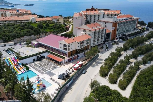 Ramada Hotel & Suites by Wyndham Kusadasi - All InclusiveFotoğrafı