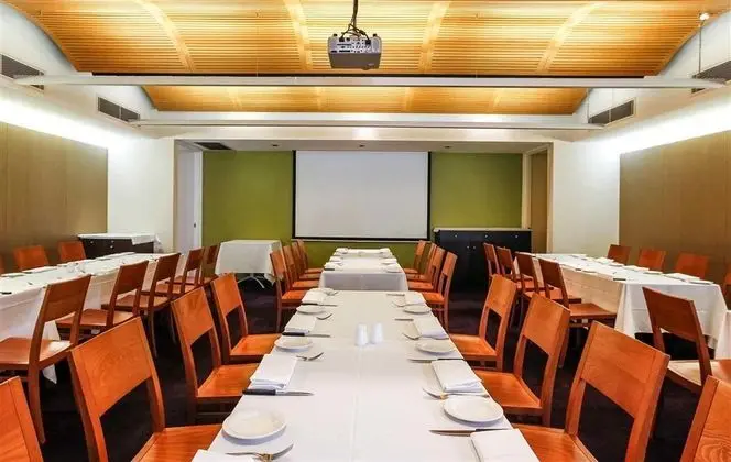Ramada Hotel and Suites Sydney Cabramatta - İş / Konferans