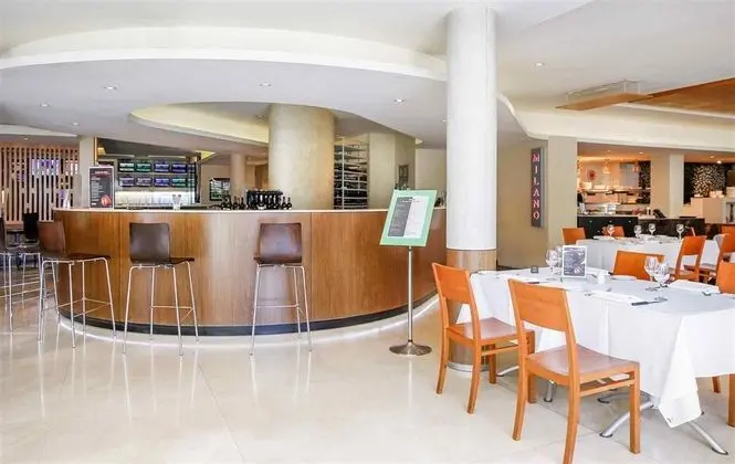 Ramada Hotel and Suites Sydney Cabramatta - Yeme / İçme