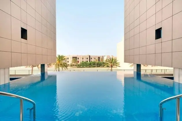 Ramada Hotel & Suites by Wyndham Amwaj Islands Manama - Havuz